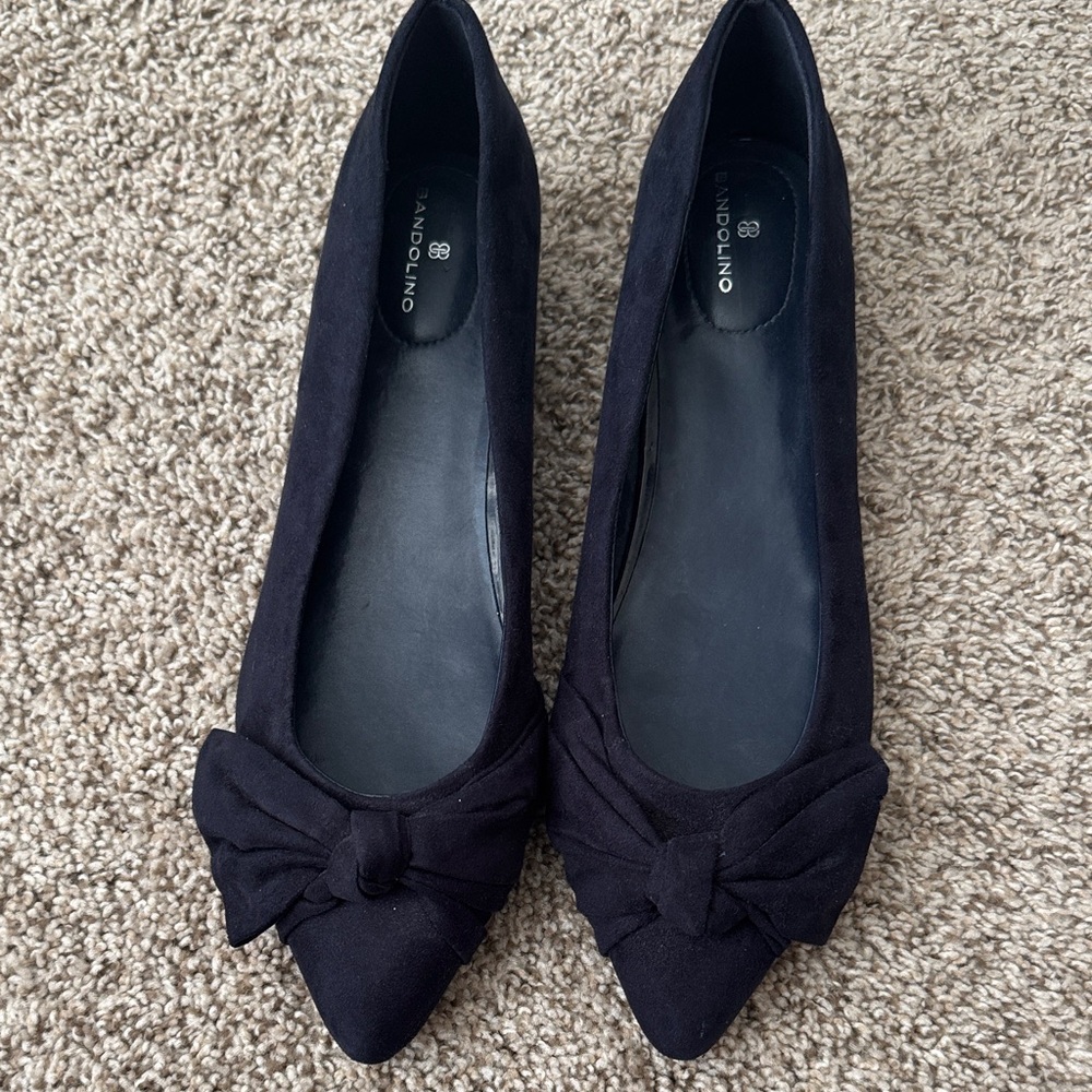 Bandolino Women's Elegant navy blue knot shoes